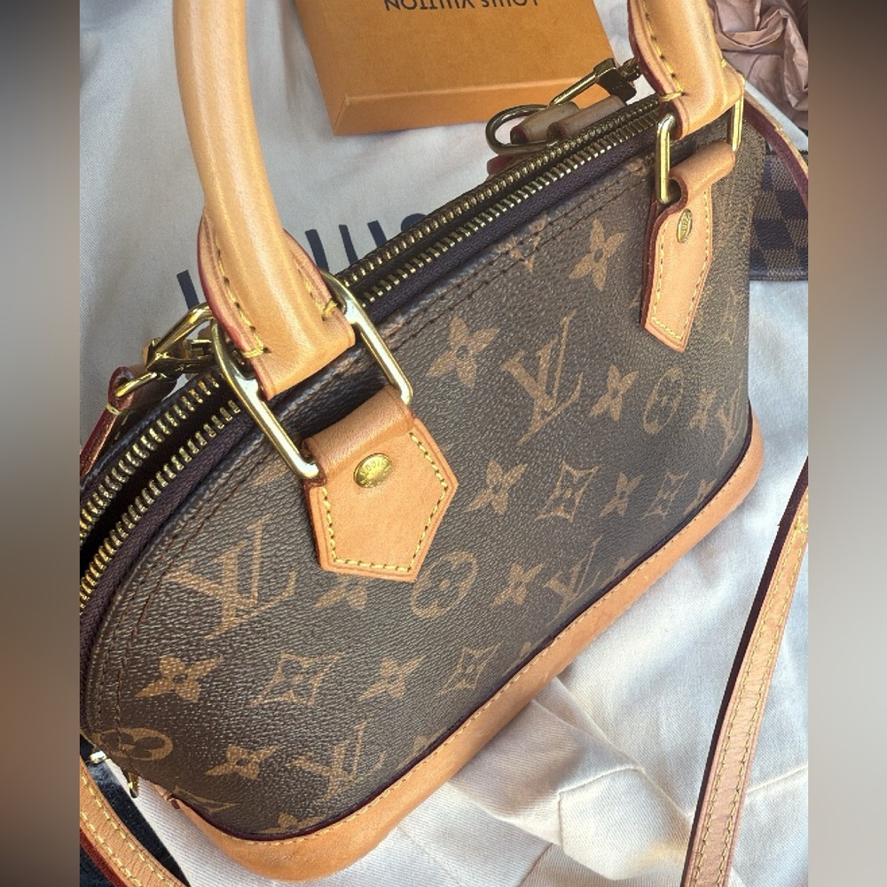 Louis Vuitton Alma BB - Picture 2 of 8
